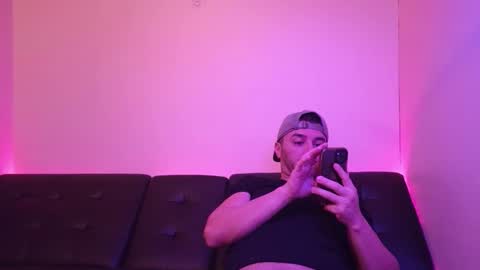 Snapshot of hennidrip chatting on 01-13-26, 05:35 HENNIDRIP online show from 01-13-26, 05:35