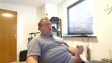 henrikrp1971 online show from 10-02-25, 02:46