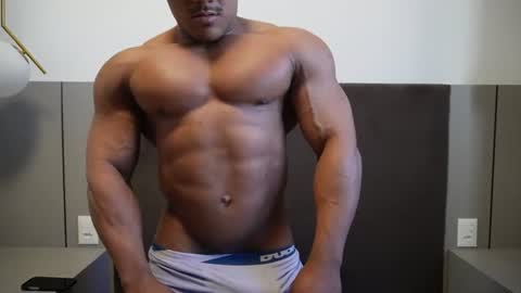 Snapshot of henrimusclee chatting on 06-25-26, 05:28 Henri online show from 06-25-26, 05:28