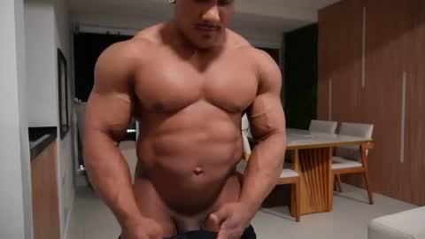 Snapshot of henrimusclee chatting on 08-06-26, 10:44 Henri online show from 08-06-26, 10:44