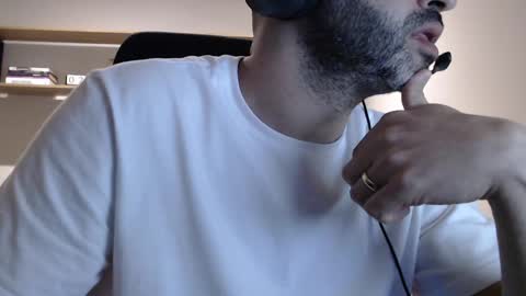 Snapshot of henriquealm chatting on 10-04-25, 10:19 henriquealm online show from 10-04-25, 10:19