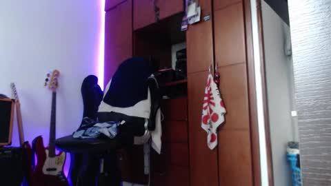 Snapshot of henry_barbarian_ chatting on 02-13-25, 12:32 Henry Barbarian online show from 02-13-25, 12:32