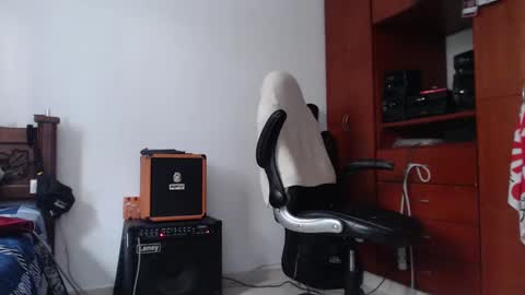Snapshot of henry_barbarian_ chatting on 02-14-25, 10:25 Henry Barbarian online show from 02-14-25, 10:25