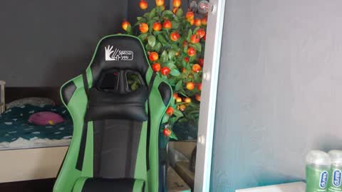 Snapshot of hentaishiing chatting on 12-30-24, 06:05 Hentaishiing online show from 12-30-24, 06:05