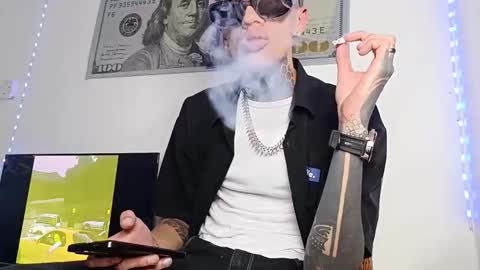 Snapshot of henzzeld420 chatting on 03-22-26, 07:01 Henzeld online show from 03-22-26, 07:01