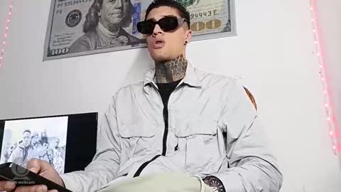 Snapshot of henzzeld420 chatting on 03-25-26, 06:19 Henzeld online show from 03-25-26, 06:19