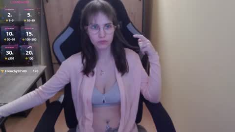 Snapshot of heraluna_ chatting on 01-16-25, 11:37 HeraLuna  online show from 01-16-25, 11:37