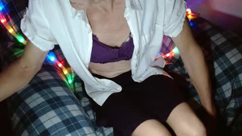 Snapshot of herbietg chatting on 12-19-24, 11:29 Jessie Ryder online show from 12-19-24, 11:29