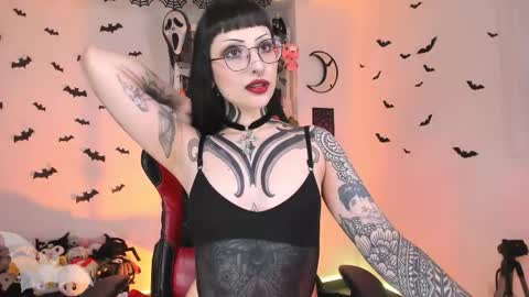 Snapshot of herinfernalmajesty chatting on 10-07-25, 02:20 Marie online show from 10-07-25, 02:20