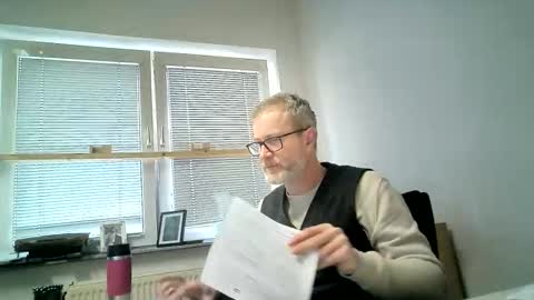 Snapshot of hering76 chatting on 03-31-26, 07:53 hering76 online show from 03-31-26, 07:53