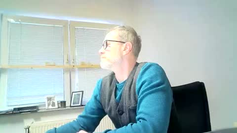 Snapshot of hering76 chatting on 04-01-26, 06:36 hering76 online show from 04-01-26, 06:36