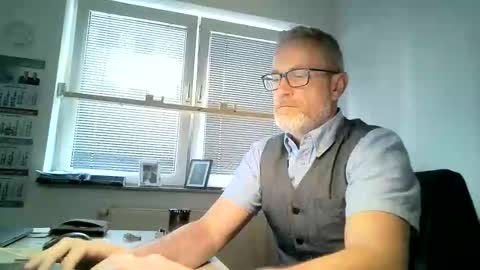 Snapshot of hering76 chatting on 05-29-26, 06:22 hering76 online show from 05-29-26, 06:22