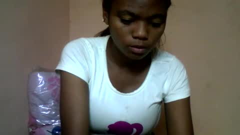 Snapshot of herisse01 chatting on 06-08-26, 05:30 herisse01 online show from 06-08-26, 05:30