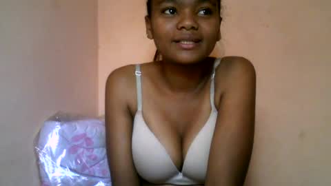 Snapshot of herisse01 chatting on 06-12-26, 08:02 herisse01 online show from 06-12-26, 08:02