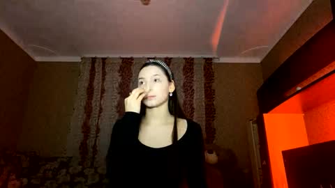 Snapshot of herlindabollis chatting on 10-25-25, 02:35 Poly online show from 10-25-25, 02:35