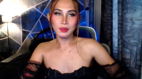 Snapshot of herrafoxx chatting on 03-09-26, 03:10 Davey online show from 03-09-26, 03:10