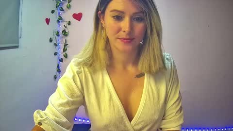 Hestesiaxx online show from 12-23-24, 01:29