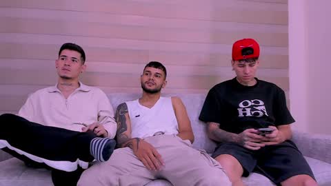 heteros men online show from 02-06-25, 08:02