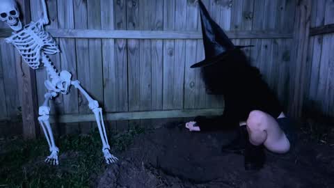 salem online show from 10-29-25, 02:58