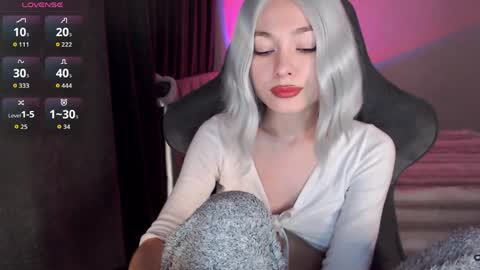 Snapshot of hey_nora_ chatting on 04-15-26, 02:07 Nora online show from 04-15-26, 02:07