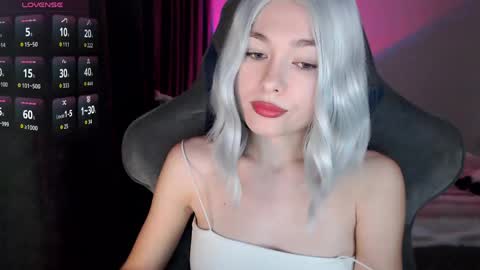 Snapshot of hey_nora_ chatting on 04-21-26, 07:03 Nora online show from 04-21-26, 07:03