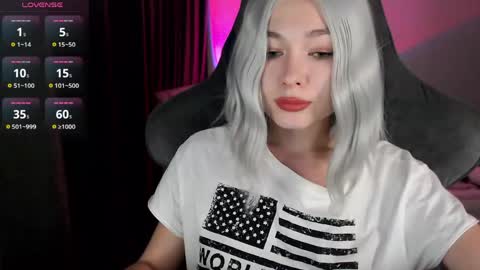 Snapshot of hey_nora_ chatting on 04-26-26, 10:51 Nora online show from 04-26-26, 10:51