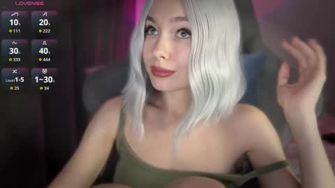 Snapshot of hey_nora_ chatting on 05-09-26, 10:04 Nora online show from 05-09-26, 10:04