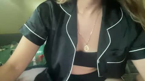 Snapshot of heybluebabe chatting on 11-14-25, 09:02 Blue online show from 11-14-25, 09:02