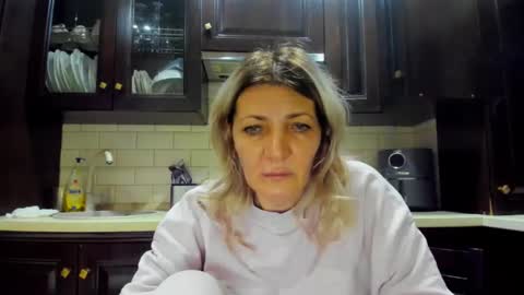 Snapshot of heyheygrey chatting on 12-30-24, 02:20 Heyheygrey online show from 12-30-24, 02:20