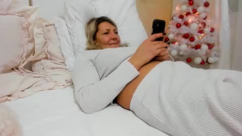 Snapshot of heyheygrey chatting on 01-04-25, 03:49 Heyheygrey online show from 01-04-25, 03:49