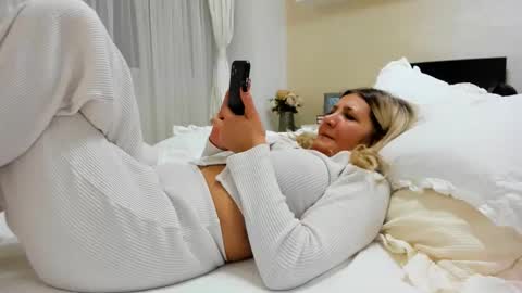 Snapshot of heyheygrey chatting on 01-14-25, 04:57 Heyheygrey online show from 01-14-25, 04:57