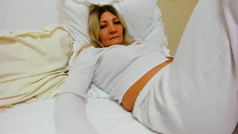 Snapshot of heyheygrey chatting on 01-20-25, 01:50 Heyheygrey online show from 01-20-25, 01:50