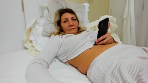 Snapshot of heyheygrey chatting on 02-04-25, 04:26 Heyheygrey online show from 02-04-25, 04:26