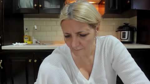 Snapshot of heyheygrey chatting on 09-18-25, 07:43 Heyheygrey online show from 09-18-25, 07:43