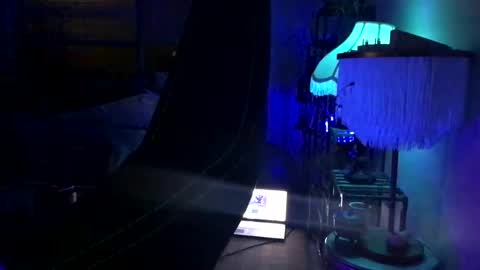 Snapshot of heynicole01 chatting on 12-04-24, 12:03 FlexieFae online show from 12-04-24, 12:03