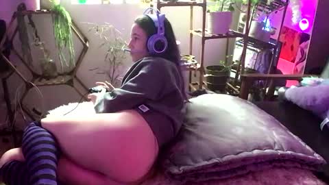 Snapshot of heynicole01 chatting on 01-02-25, 10:33 FlexieFae online show from 01-02-25, 10:33