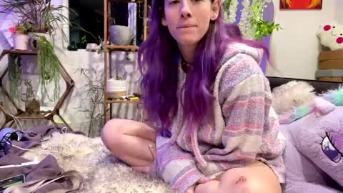 Snapshot of heynicole01 chatting on 01-19-25, 05:48 FlexieFae online show from 01-19-25, 05:48