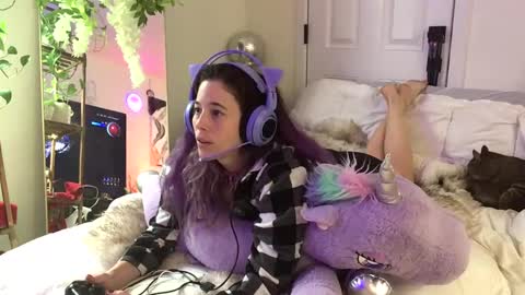 Snapshot of heynicole01 chatting on 02-08-25, 10:19 FlexieFae online show from 02-08-25, 10:19