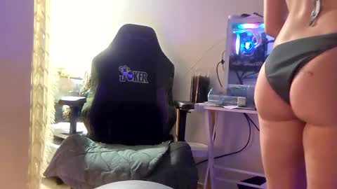 Snapshot of heynicole01 chatting on 02-27-25, 06:50 FlexieFae online show from 02-27-25, 06:50