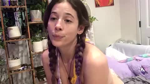 Snapshot of heynicole01 chatting on 03-01-25, 03:43 FlexieFae online show from 03-01-25, 03:43