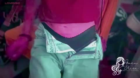 Snapshot of heyyythanks chatting on 11-11-25, 12:21 Gwen Elise online show from 11-11-25, 12:21