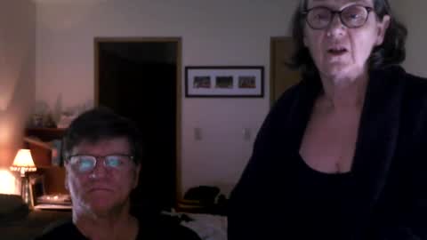 Snapshot of hg99too chatting on 12-12-24, 02:33 hg99too online show from 12-12-24, 02:33