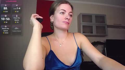 Lina online show from 11-23-25, 05:07