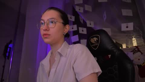 Evangelina or Evie online show from 12-21-25, 01:29