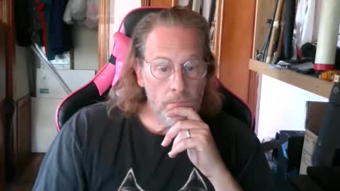 Snapshot of hiakun chatting on 10-08-25, 10:18 hiakun online show from 10-08-25, 10:18