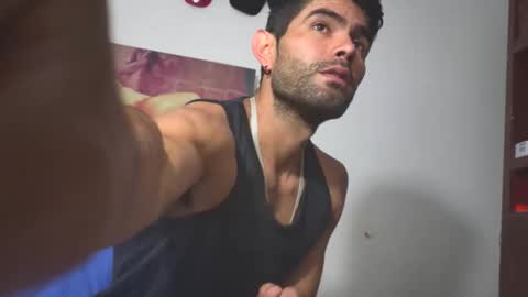 Snapshot of hideonbush051 chatting on 03-03-26, 12:33 hideonbush online show from 03-03-26, 12:33