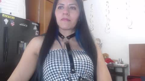hilaril18 online show from 12-25-24, 05:48