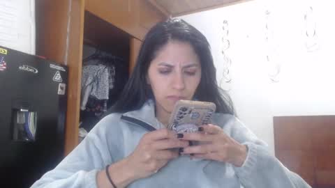 hilaril18 online show from 12-25-24, 08:51