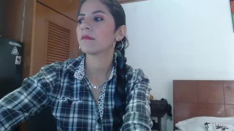 hilaril18 online show from 01-19-25, 04:04