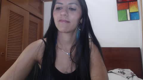 hilaril18 online show from 01-31-25, 05:09